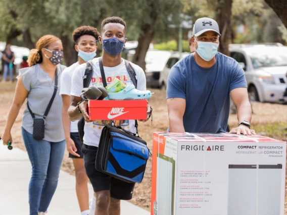 students moving in