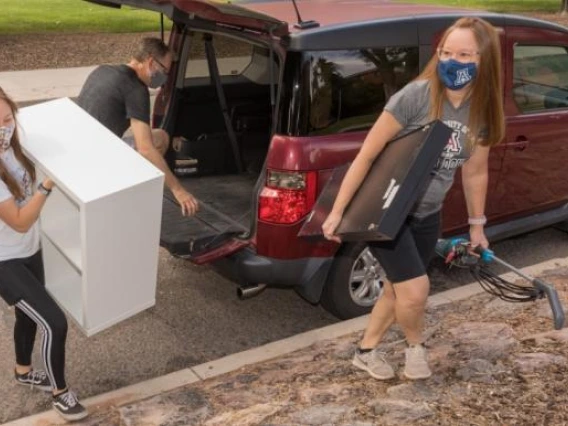 students moving in