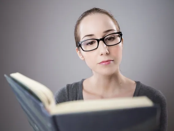 woman reading 